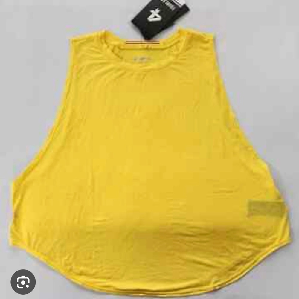 NWT Fourlaps Curve Tank. Med. Pit is hard since the top hangs down on the pit.